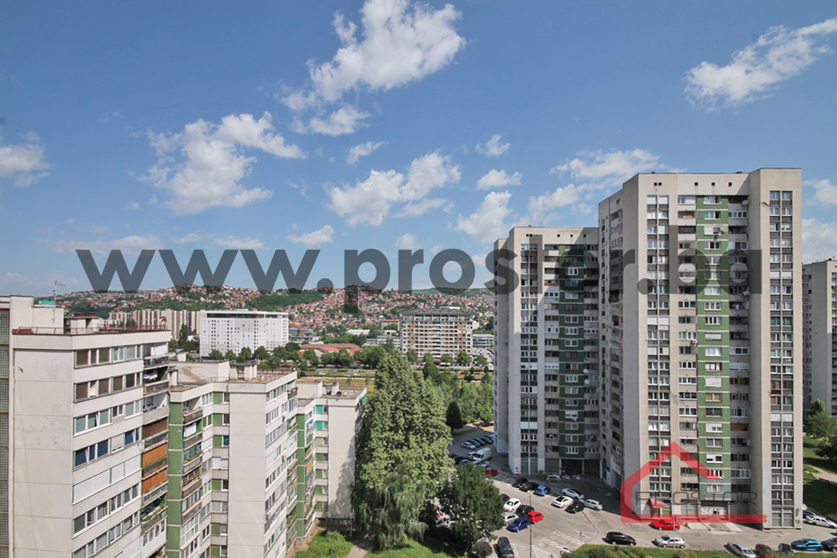 13 Pogled iz spavace sobe 1
