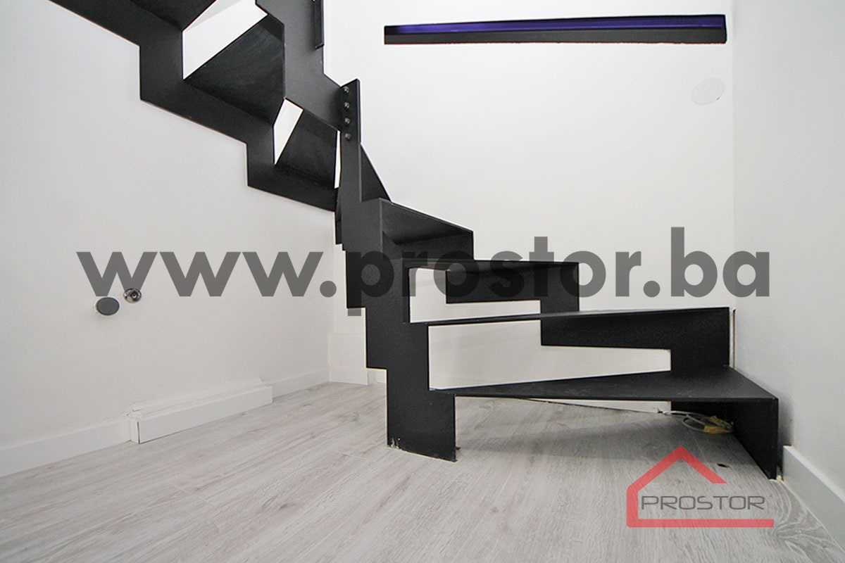 8 Stepenice pristup galeriji