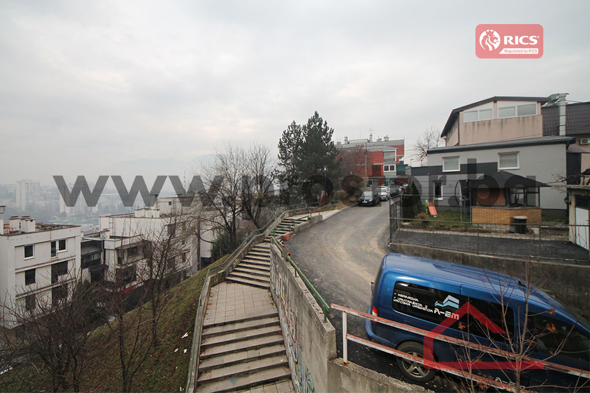 17 Pogled lođa