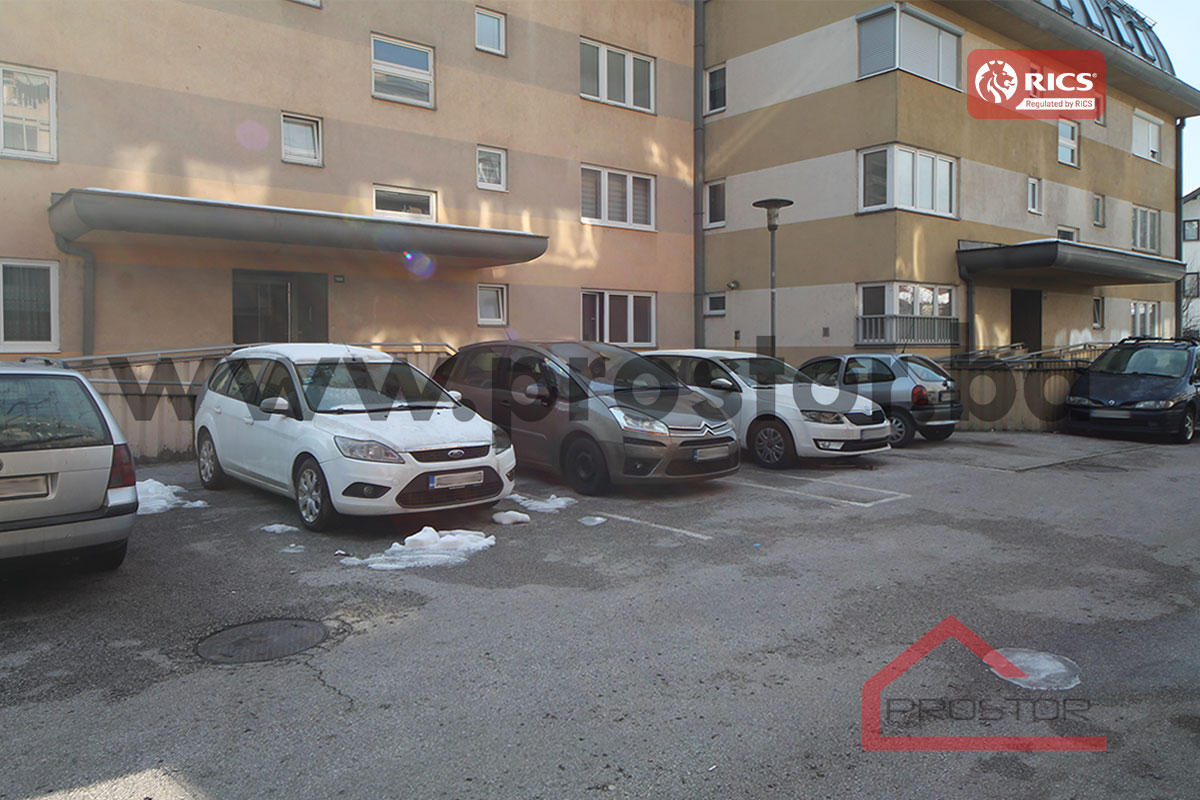 12 Parking mjesto