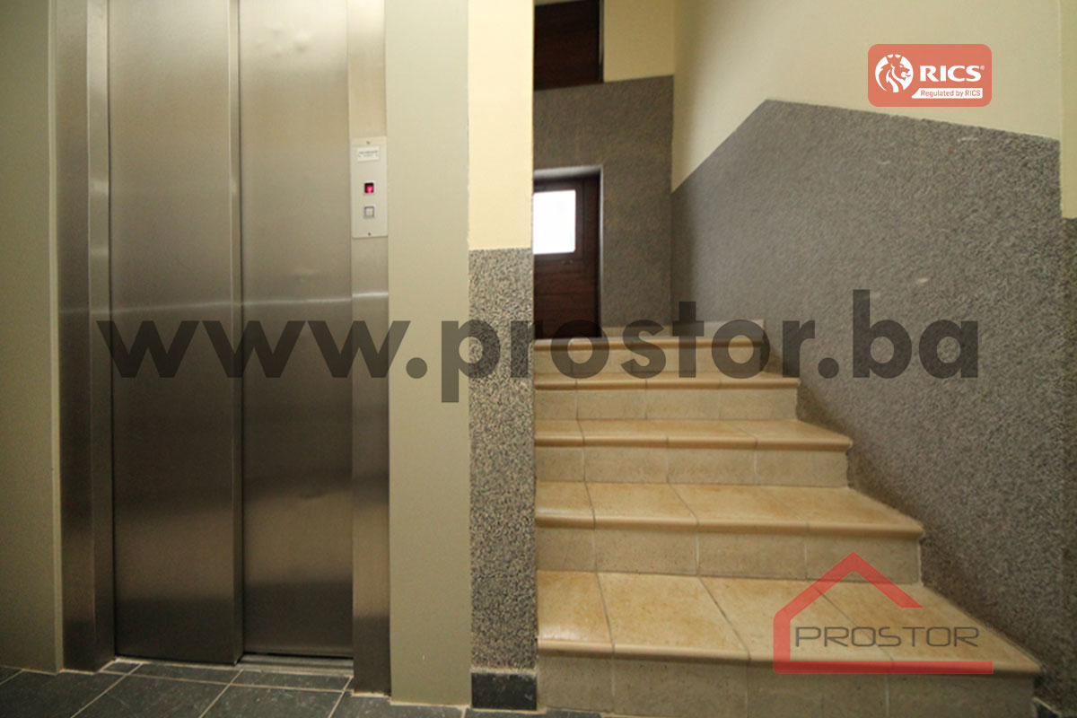 17 Lift i stubište