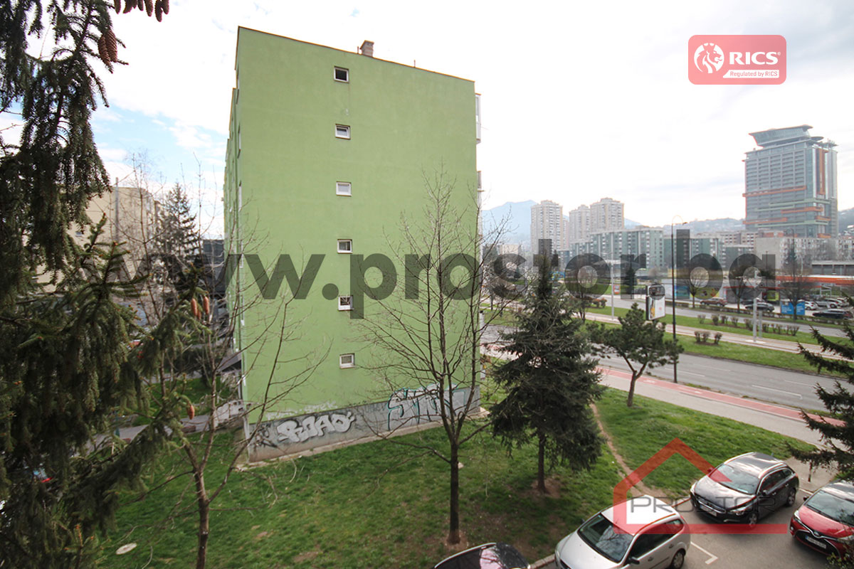 13 Pogled istok