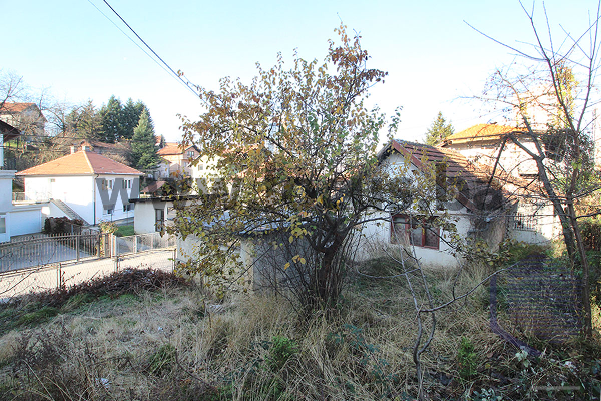13 Dvorište sl2