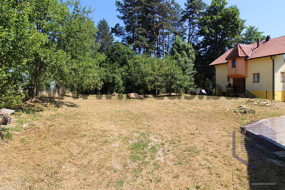 19 Dvorište
