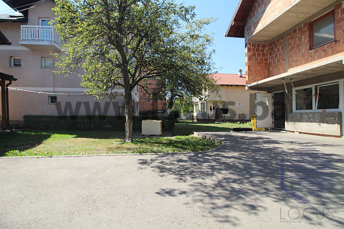 15_ Dvorište