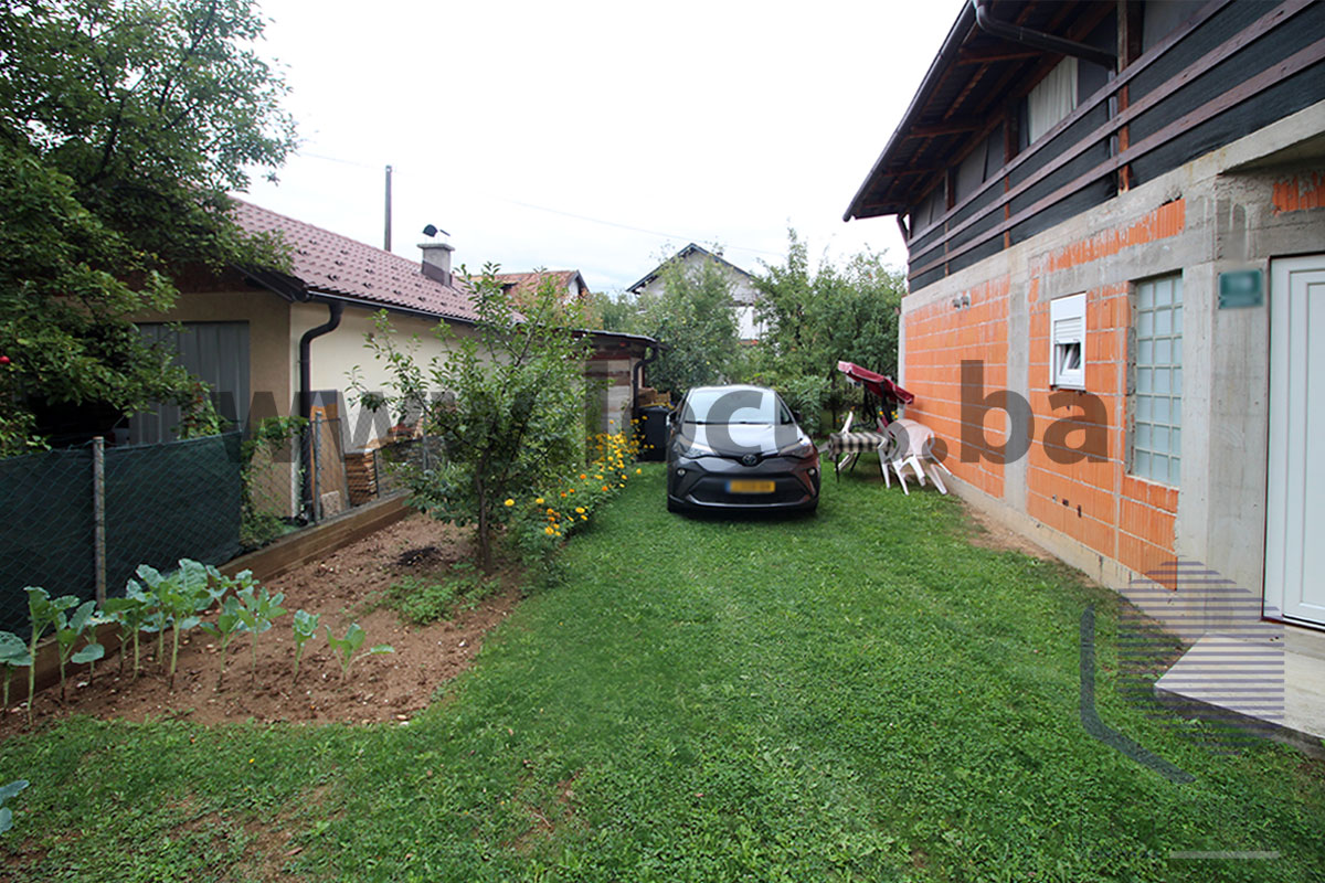 16 Dvorište