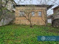 8_ Dvorište