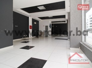 Višenamjenski poslovni prostor sa portalima na prometnoj šetnici, Lukavica