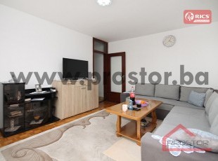 Dvosoban stan sa lođom na petom spratu zgrade sa liftom, ulica Olimpijska, naselje Mojmilo. Mogućnost pretvaranja u trosoban!