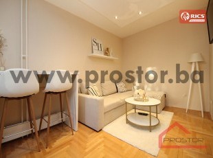 Funkcionalan adaptiran manji dvosoban stan sa balkonom, ul. Trg ZAVNOBIH-a, Alipašino Polje ***Virtuelna šetnja 360°***