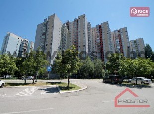 Djelimično adaptiran stan sa lođom u ulici Semira Frašte, Alipašino Polje, Novi Grad