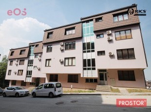 VRTOVI SUNCA! Četverosoban stan sa balkonom, na prizemlju stambene zgrade na sunčanoj strani grada. Cijena po m2 3 650,00 KM ! ***Virtuelna šetnja 360°***