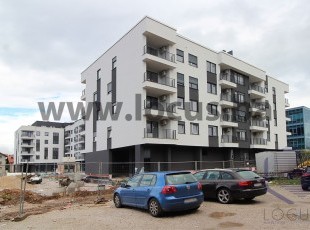 NEW BUILDING DOBRINJA! A two-room apartment with a terrace of 120.9 sqm on the ground floor of a new residential building in Mulić brothers street. Price 3.900 KM/sqm with VAT!