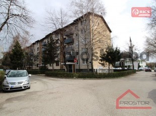 Četverosoban stan sa lođom, ulica Grada Bakua, naselje Dobrinja 3, Novi Grad
