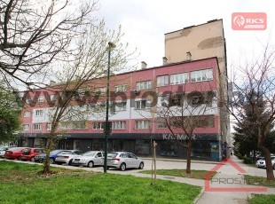 Veći jednosoban stan sa lođom, ulica Džemala Bijedića, naselje Čangić Vila