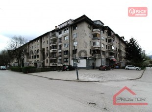 Dvosoban stan sa lođom na visokom prizemlju, ulica Gandijeva, naselje Dobrinja IV