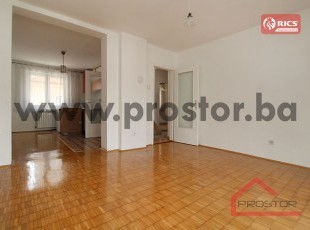 Nenamještena kuća sa baštom, ul. Derebent, naselje Bjelave