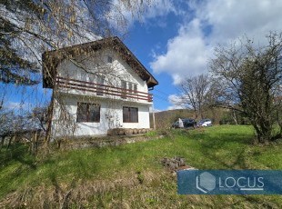 Vikendica sa prostranim dvorištem na osunčanoj parceli površine 4.735m2 sa asfaltnim pristupom u prilijepom okruženju, Kakrinjski put, Rakovica, Ilidža