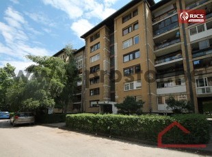 Three-bedroom apartment with a loggia and a great view near the 'Kup' pastry shop in a building with an elevator, Dobrinja FOR SALE