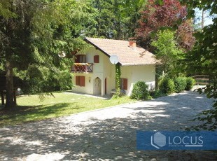Quality built registered weekend house with floors P+1 on a spacious plot in a natural environment of 7,584m2 near the Winter Aid Point, Nišići, Ilijaš