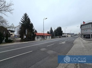 Kuća u roh bau stanju sa garažom i dvorištem na pripadajućoj parceli površine 260m2, smještena na izuzetno atraktivnoj lokaciji u samom centru Ilidže