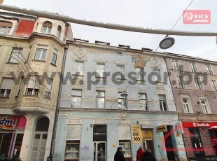 Adaptiran dvosoban stan na trećem spratu u neposrednoj blizini Hotela Evropa, ul. Ferhadija, Stari Grad