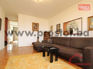 Namješten dvosoban stan sa lođom, Vojničko polje