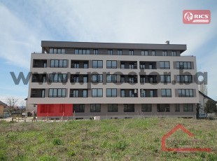 NOVOGRADNJA RIVERSIDE, STUP! Manji dvosoban stan 45m2 sa lođom i garažnim mjestom skladnog i praktičnog rasporeda, u savremenom kompleksu pored rijeke Dobrinje, Stup – JEDINI DOSTUPAN