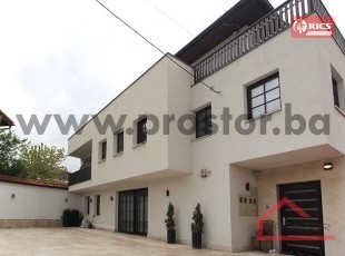 Ekskluzivna namještena rezidencija sa garažom i terasom- 710m2, Kovači ulica Jekovac