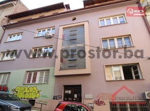 Komforan dvosoban stan sa balkonom na prvom spratu kod Druge Gimnazije, ul. Alekse Šantića, Centar