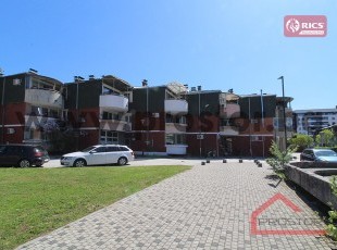 Komforan dvosoban stan sa balkonom i dvostranom orijentacijom, ulica Trg Kralja Aleksandra, Istočno Sarajevo