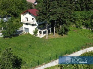 House with a spacious and sunny yard on a plot of registered area of ​​1,540m2, located in a quiet environment and accessible location, Miševići, Hadžići