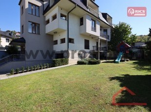 Representative and Spacious House with Three Residential Floors, Two Garages, a Large Garden and an Outdoor Barbecue Area, Mojmilo – Višegradska Street