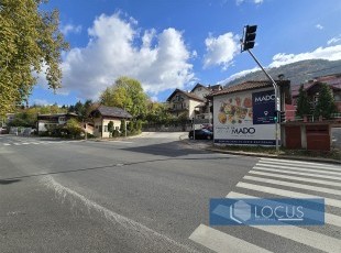 PRIME LOCATION!!! Commercial property measuring 83 m² with parking in an exceptional location, situated along a main, high-traffic thoroughfare in Bistrik, Stari Grad.