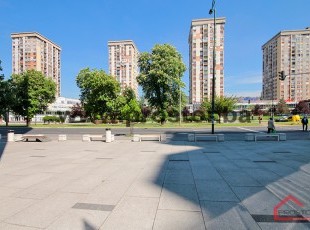 Prostran dvosoban stan funkcionalnog rasporeda i dvostrane orijentacije u neposrednoj blizini Hitne Pomoći, naselje Pofalići