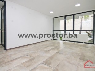 Adaptiran nenamješten kancelarijski prostor na odličnoj lokaciji u naselju Čengić Vila (režije uračunate u cijenu)